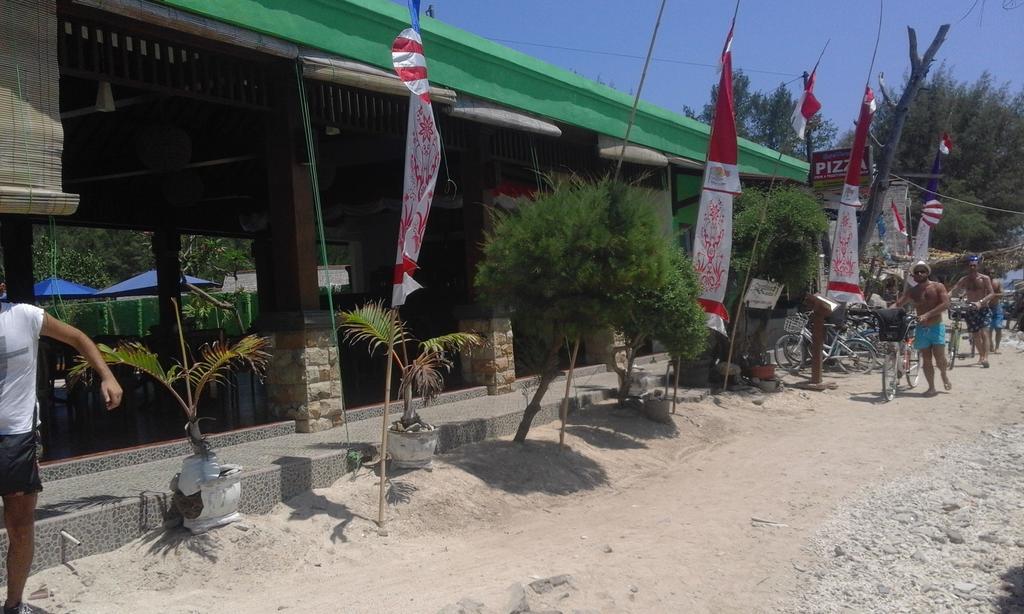 Coral Beach Pizza Cottages Τζίλι Τραγουανγκάν Εξωτερικό φωτογραφία