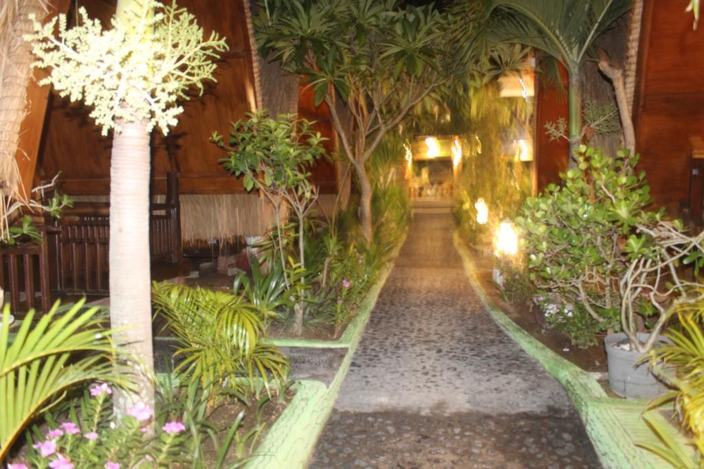 Coral Beach Pizza Cottages Τζίλι Τραγουανγκάν Εξωτερικό φωτογραφία